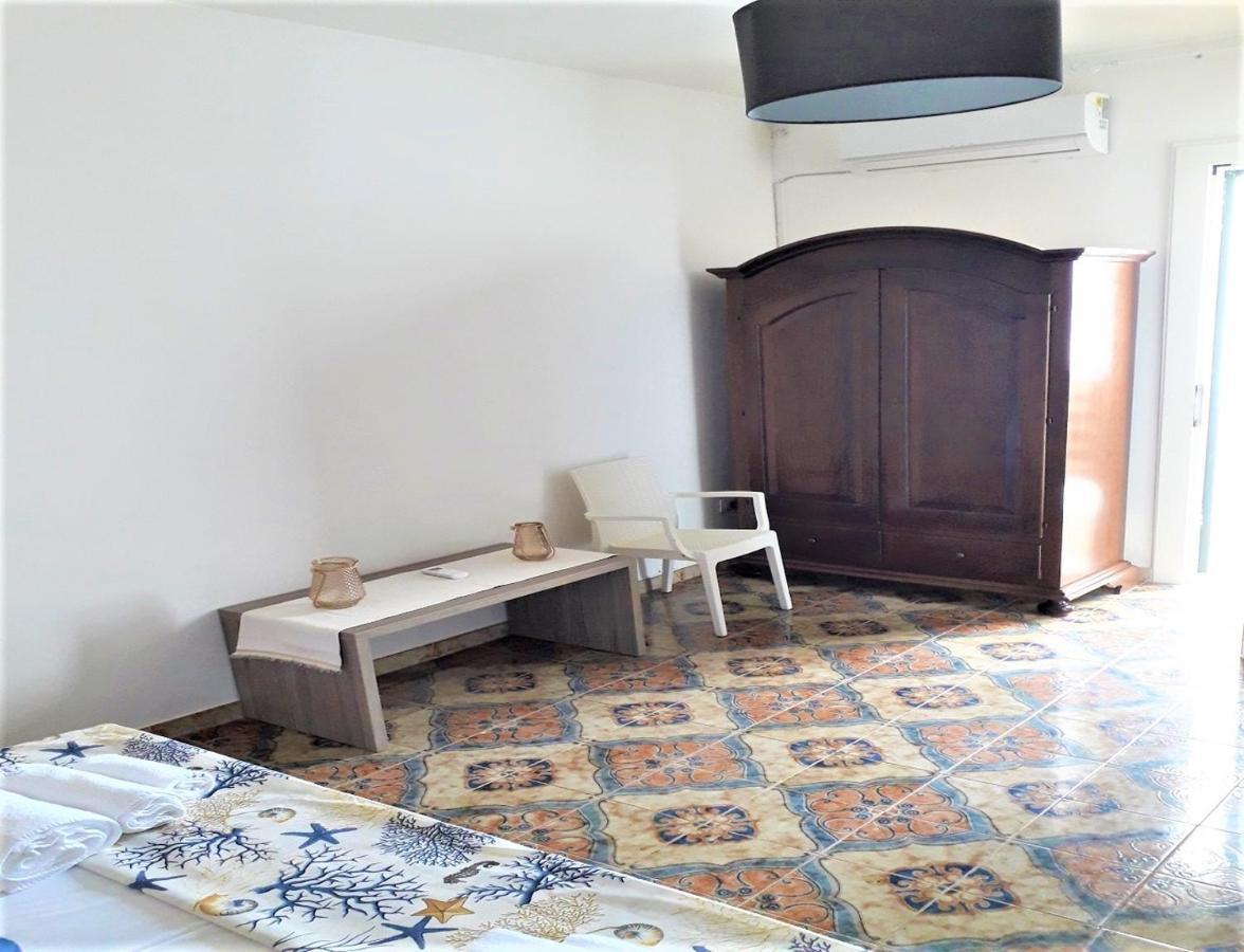 Estasi Sul Mare Bed & Breakfast Порто Чезарео Екстериор снимка