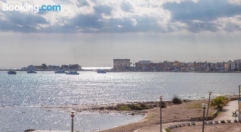 Estasi Sul Mare Bed & Breakfast Порто Чезарео Екстериор снимка