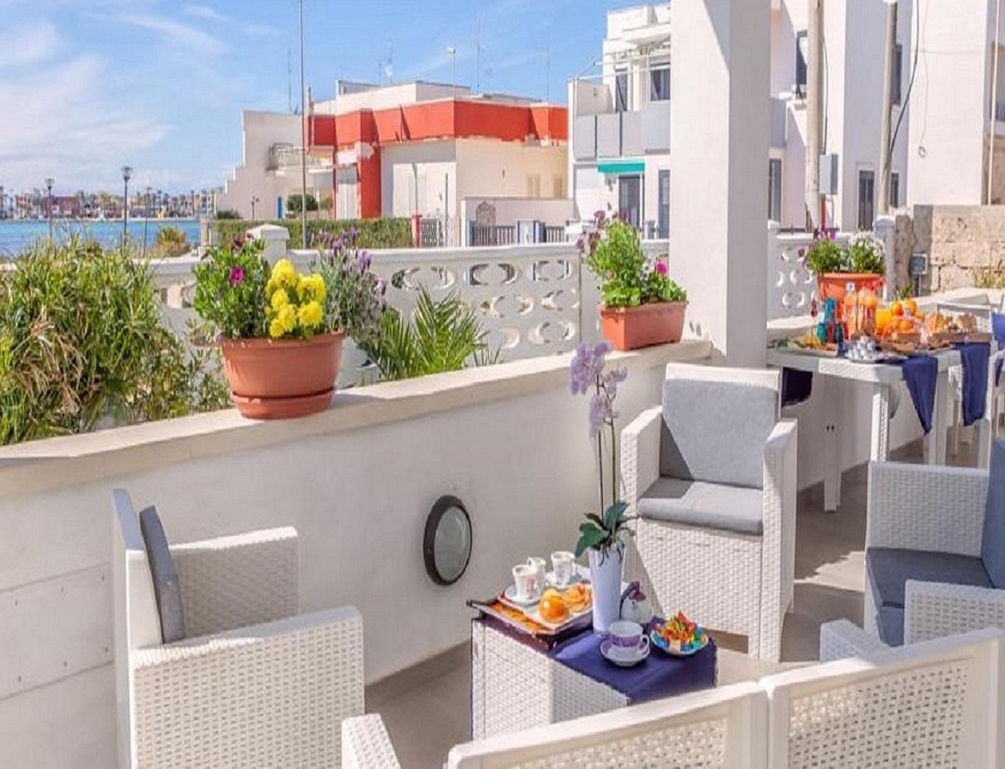 Estasi Sul Mare Bed & Breakfast Порто Чезарео Екстериор снимка